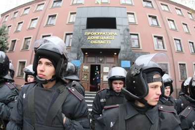 Tin mới nhất Ucraina 13/4: Vây trụ sở cảnh sát